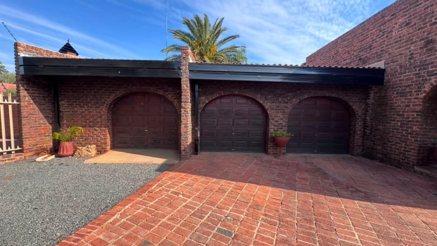 5 Bedroom Property for Sale in Royldene Northern Cape